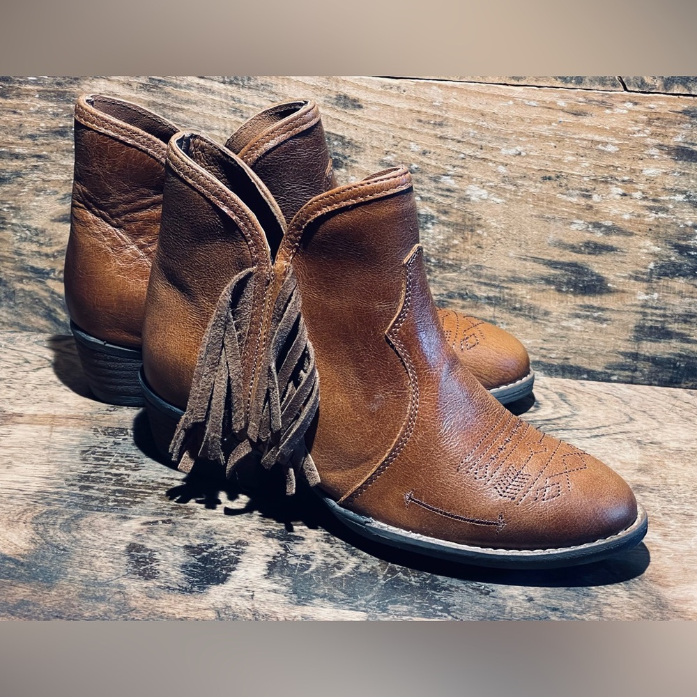 Sterling River fringed leather ankle boots (NW/OB